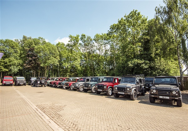 Land Rover Defender 90 COUNTY STATION WAGON