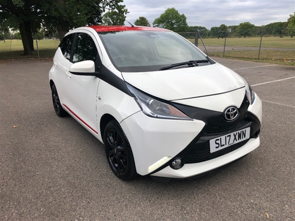 Toyota Aygo VVT-I X-PRESS X-SHIFT SAFETY SENSE Auto