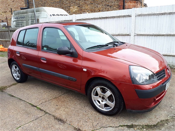 Renault Clio v Expression 5dr Auto