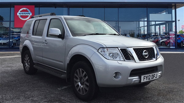 Nissan Pathfinder 2.5 dCi Tekna 5dr Diesel Station Wagon