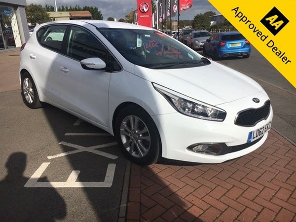 Kia Ceed 1.6 CRDI 2 5d AUTO 126 BHP IN PEARL WHITE WITH ONLY