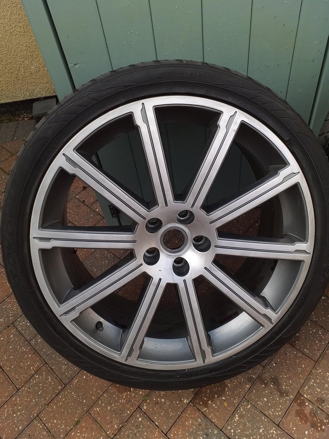 22 inch land rover alloys with tyres