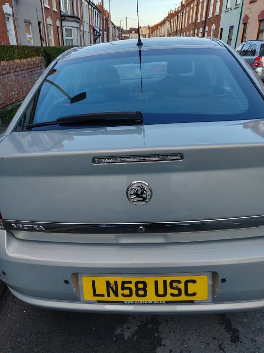 Vauxhall Vectra 1.8 i VVT Exclusiv 5dr Serviced. LOW MILEAG