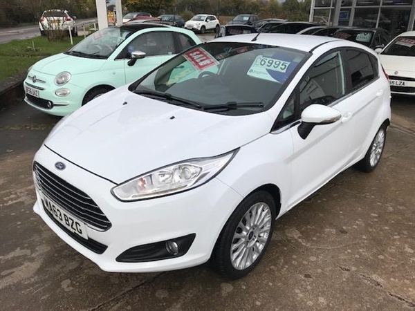 Ford Fiesta 1.0 EcoBoost 125 Titanium 5dr, LOW MILES, ZERO