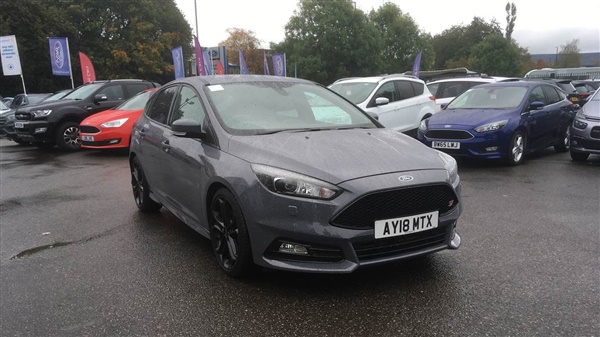 Ford Focus 2.0T EcoBoost ST-3 Navigation 5dr