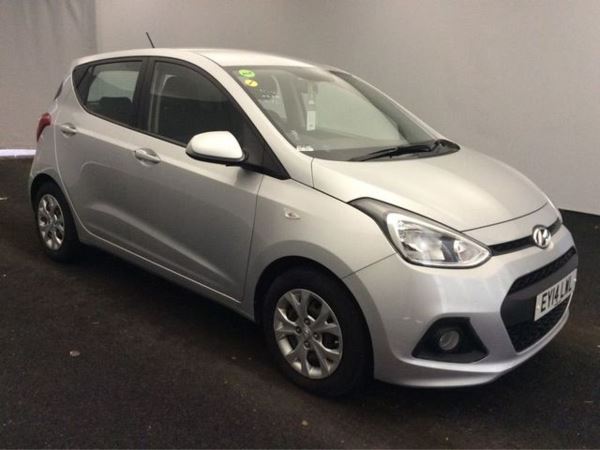 Hyundai i10 Service History:5 Stamps, 2 registered Keepers,