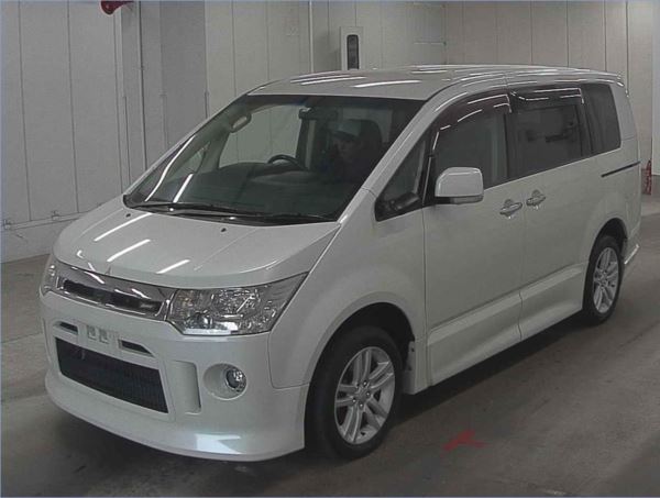 Mitsubishi Delica 2.4 Mevic Automatic G Navi Package RODEST