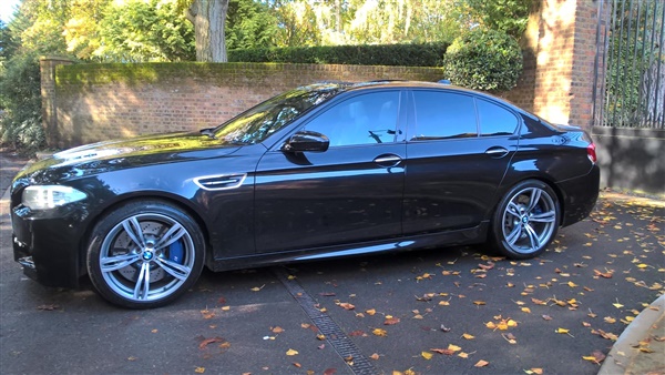 BMW M5 4.4 TWIN TURBO DCT/AUTOMATIC 4 DOOR