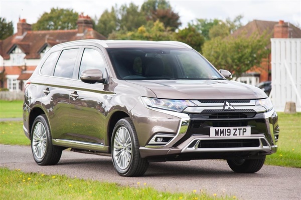 Mitsubishi Outlander 2.4h TwinMotor 13.8kWh 4h CVT 4WD (s/s)