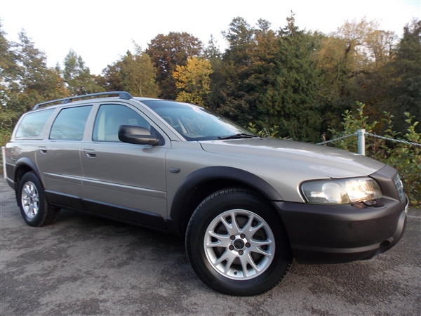 Volvo XC D5 SE Lux 5dr Geartronic Estate Metallic Gold