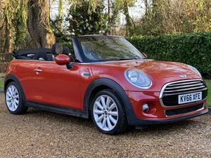 Mini Convertible  in Lightwater | Friday-Ad