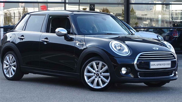 Mini Hatch 1.5 Cooper D 5dr [Chili Pack]