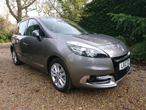 Renault Scenic 1.5 dCi Dynamique TomTom EDC Luxe Pack 