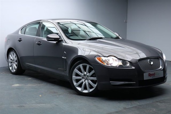 Jaguar XF 3.0 V6 PREMIUM LUXURY 4d AUTO 240 BHP