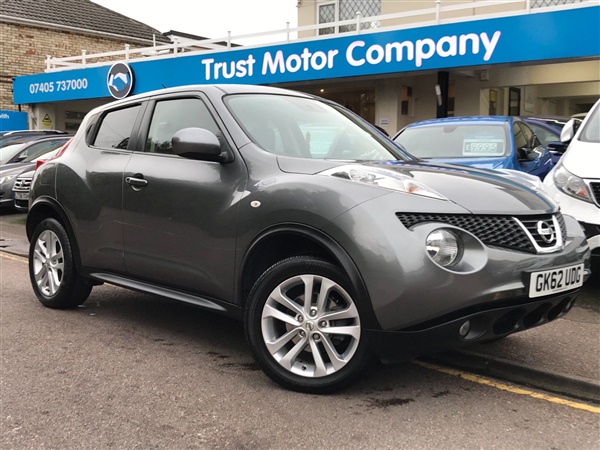 Nissan Juke v Acenta Sport 5dr