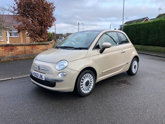 FIAT 500 LOUNGE  STUNNING CAR ONLY 27K FULL SERVICE HIST