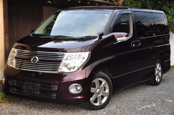 Nissan Elgrand HIGHWAY STAR 2.5 LEATHER SUNROOFS Auto