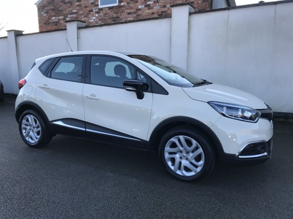 Renault Captur 0.9 DYNAMIQUE NAV TCE 5DR