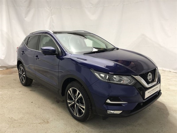 Nissan Qashqai 1.5 dCi N-Connecta [Glass Roof Pack] 5dr