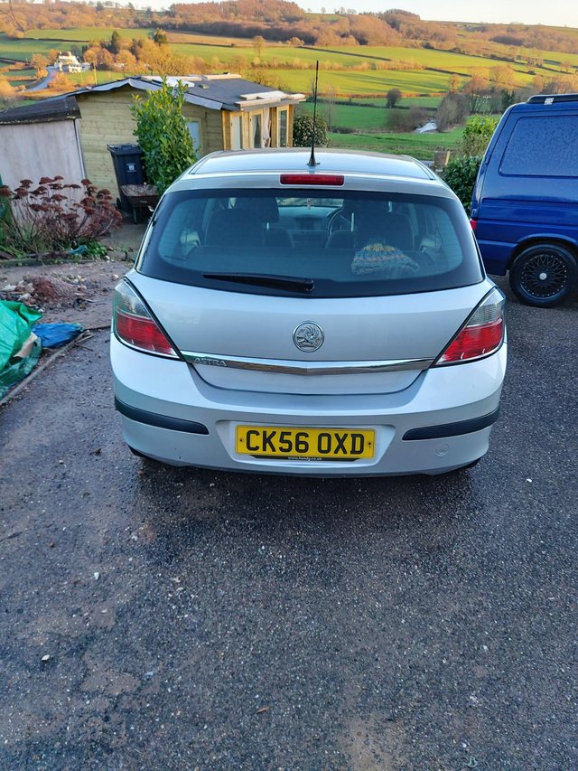 Silver Vauxhall Astra 1.4