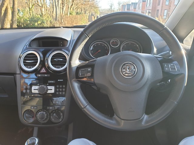 Vauxhall Corsa 1.2 i 16v Design 5dr LOW MILEAGE
