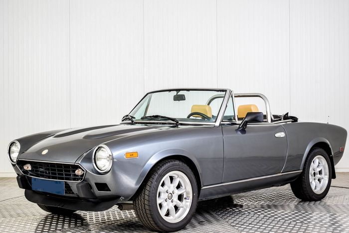 Fiat - 124 Spider 