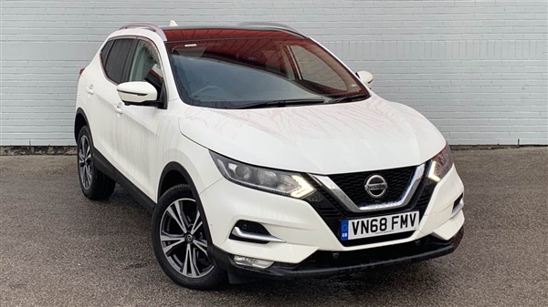 Nissan Qashqai 1.5 dCi 115 N-Connecta 5dr [Glass Roof Pack]