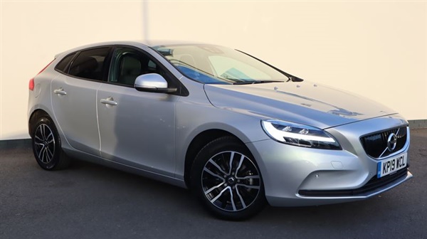 Volvo V40 D] Momentum Edition 5dr Manual