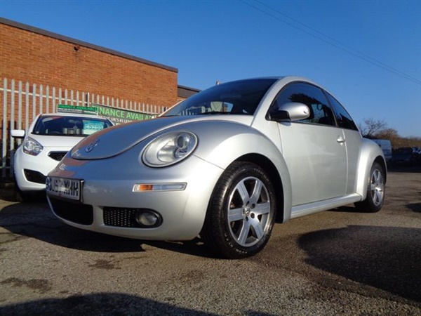 Volkswagen Beetle 1.6 LUNA 8V 3d 101 BHP