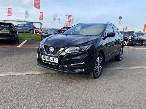 Nissan Qashqai 1.3 DiG-T N-Connecta 5dr [Glass Roof Pack]