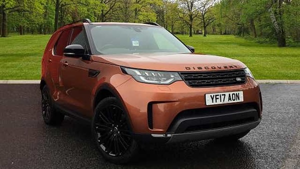 Land Rover Discovery (Black Pack, Reverse Camera & Tow bar)