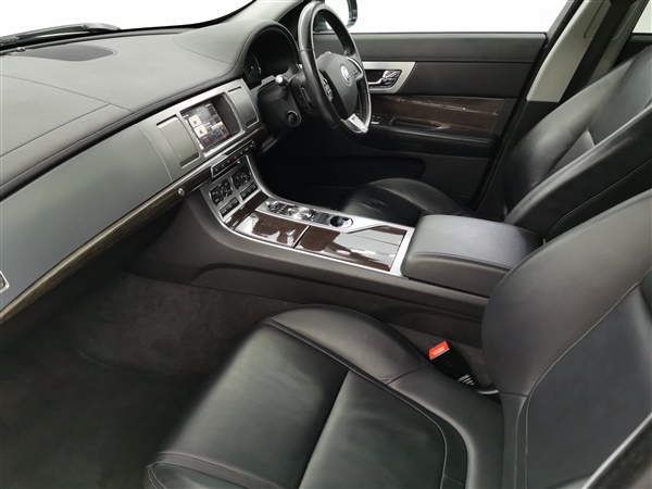 Jaguar XF 2.2d [200] Premium Luxury 5dr Auto - PARKING