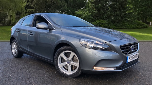 Volvo V40 D2 SE Auto with Winter Pack H