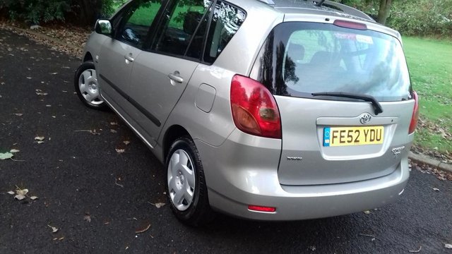 toyota corolla versa 1.6 petrol .