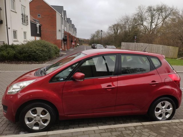 Kia Venga 1.6 Automatic in red