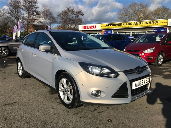 Ford Focus 1.0 ZETEC 5d 99 BHP IN SILVER WITH A FULL SERVICE