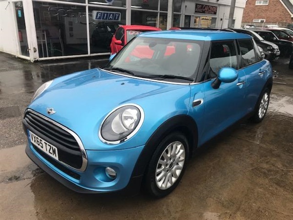 Mini Hatch 1.5 Cooper D 5dr, Chilli Pk & MediaXL Pk,