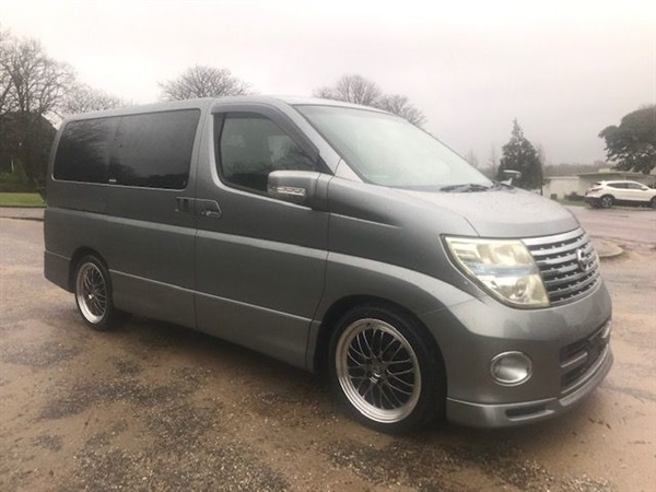 Nissan Elgrand HIGHWAY STAR 2.5 AUTOMATIC