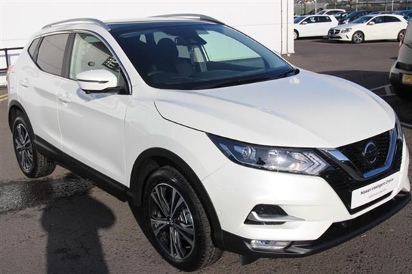 Nissan Qashqai 1.3 Dig-T N-Connecta 5Dr [Glass Roof Pack]