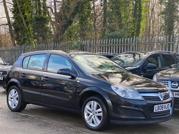 Vauxhall Astra 1.8 i 16v Design Hatchback 5dr Petrol