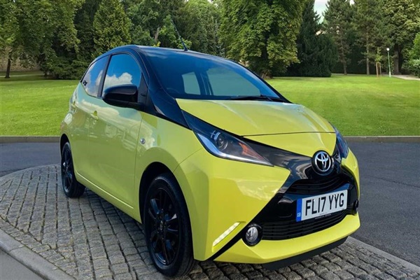 Toyota Aygo 1.0 VVT-i x-cite 3 (Bi-tone Yellow)