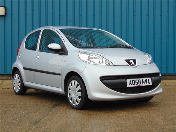 Peugeot 107 Urban Move with A/C and Very Low Mileage!
