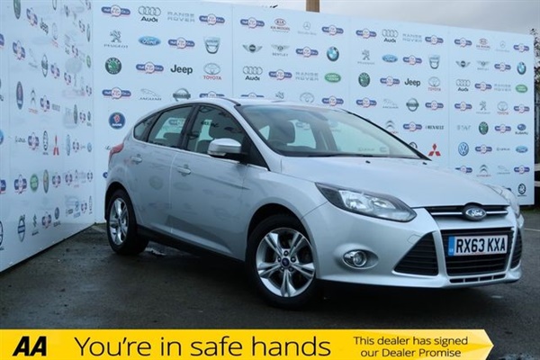 Ford Focus 1.0 ZETEC 5d 124 BHP