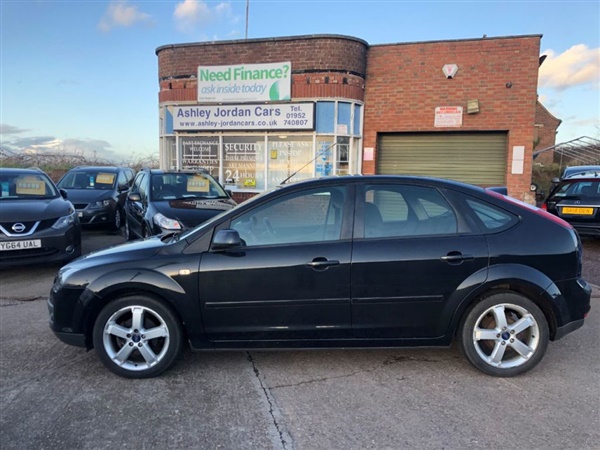 Ford Focus 1.8 Zetec 5dr [Climate Pack] 8 SERVICE STAMPS