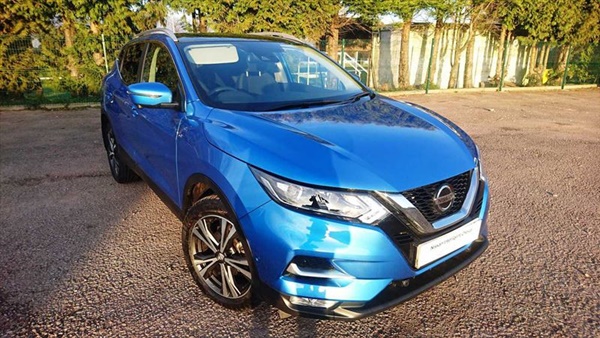 Nissan Qashqai 1.5dCi (115ps) N-Connecta Glass Roof Pack