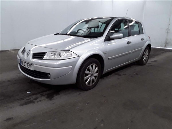 Renault Megane 1.6 VVT Dynamique 5dr