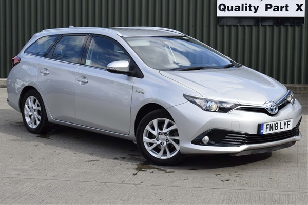 Toyota Auris 1.8 VVT-h Icon Tech Touring Sports CVT (s/s)