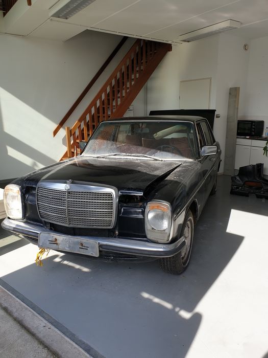 Mercedes-Benz - 200D - 