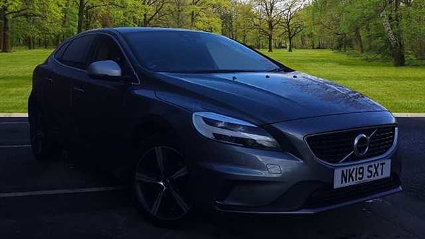 Volvo V40 (Reversing Camera, Sat Nav & Full Leather)