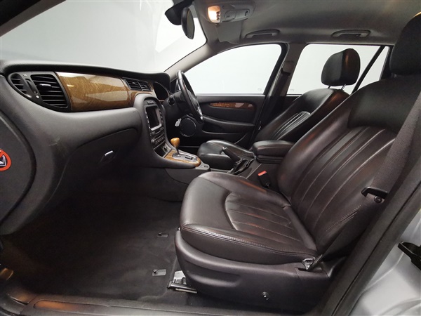 Jaguar X-Type 2.5 V6 SE 5dr Auto - ELECTRIC SEAT - BLUETOOTH